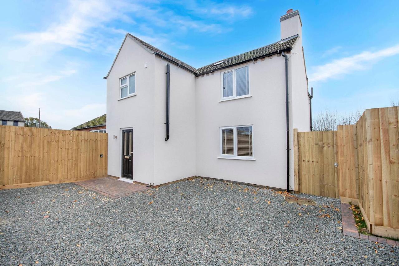 Newly Renovated Rural Cottage In North Scarle Lincoln Exterior photo